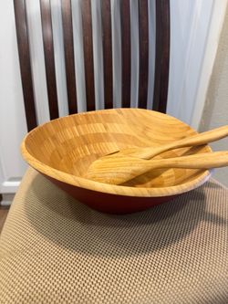 Bamboo salad bowl and salad spinner