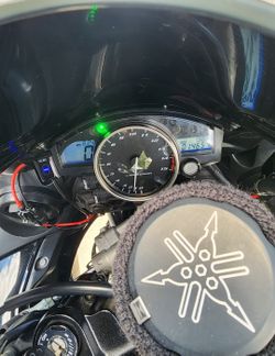 Yamaha R1, Black