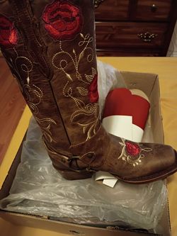 Women's cowgirl boots