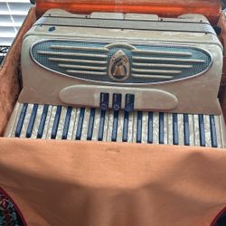 Giulietti Hand Crafted Accordion