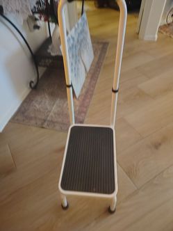 Step Stool with Safety Handle Bar