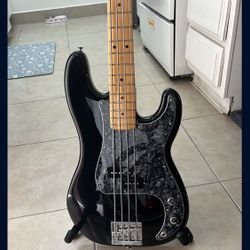 Fender player 2 P Bass Black/gray W/ Fender High Mass Bridge Upgrade