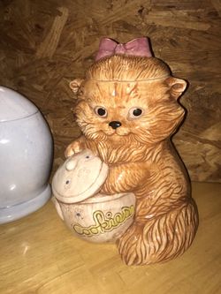 Vintage Treasure Craft Cat With Bow Cookie Jar (1970s)