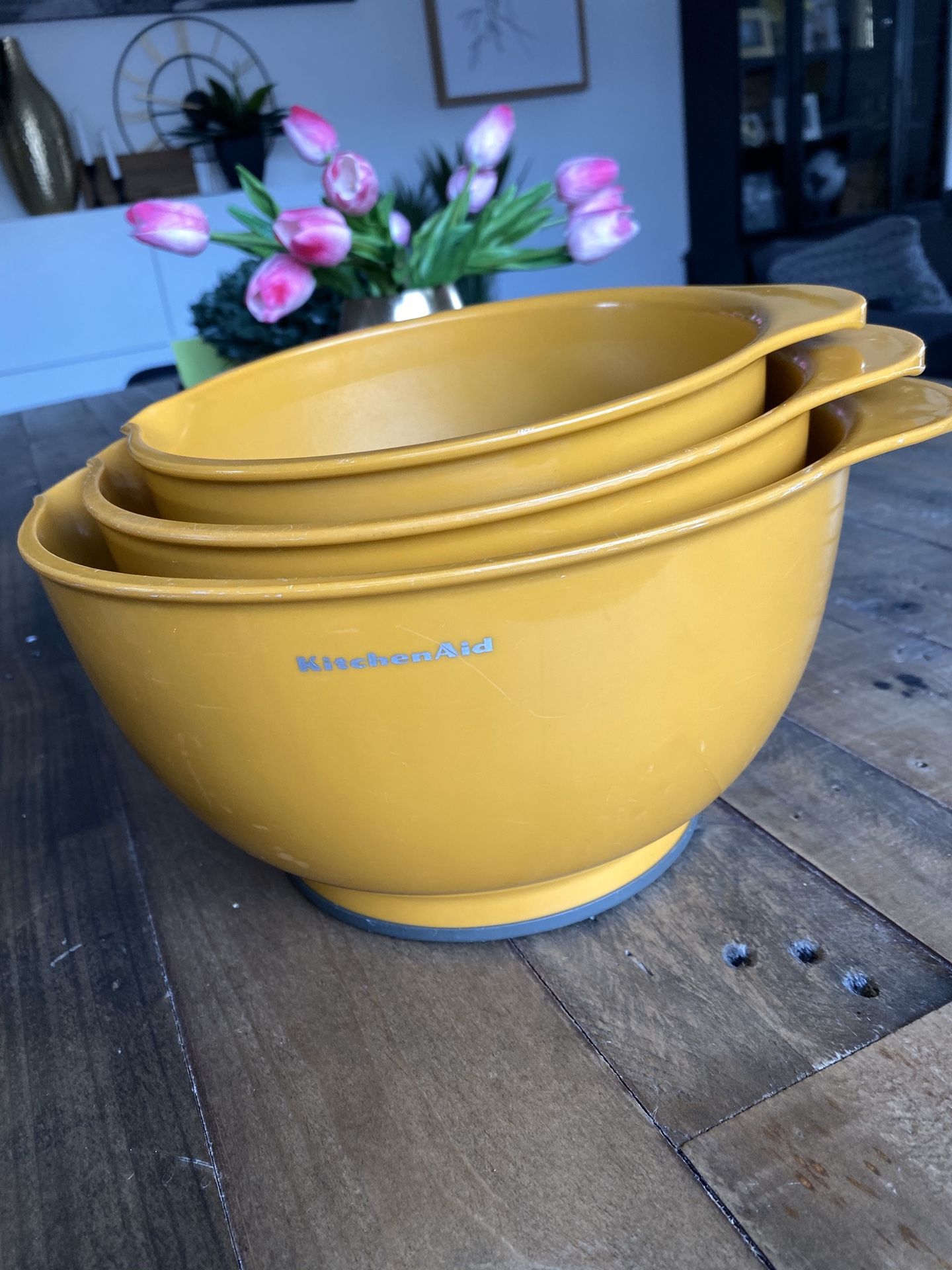 Kitchen Aid nesting mixing bowls orange