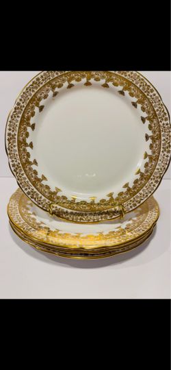 Vintage Royal Stafford Gold Regent Filigree Salad Plates Set of 4 Scalloped Rim . Beautiful and very rare pattern, excellent condition. Size is 8.25” 