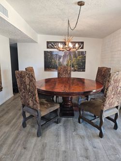 Beautiful Mesquite 6 ft round table!! Gorgeous!!