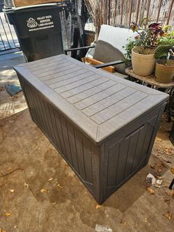 100 gallon outdoor storage deck box