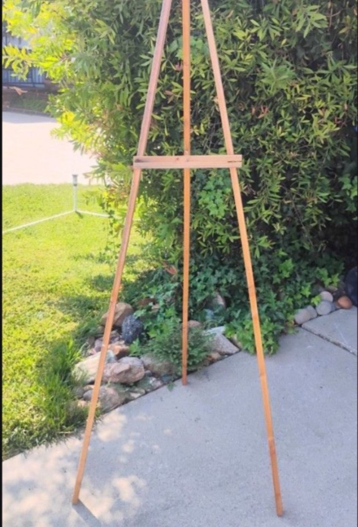 Easel Natural Wood