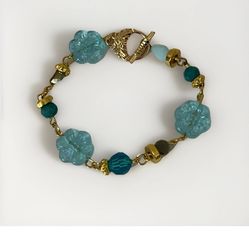 Handmade Blue Flower Bead Bracelet Gold Tone Toggle Clasp Artisan Jewelry 6.5”
