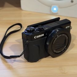 Canon PowerShot G7 X Mark II + 128 GB SD Card + 3 Batteries