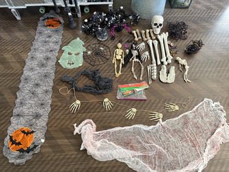 HALLOWEEN DECOR BIG BUNDLE SKULL BONES WITCH STRING LIGHTS SPIDERS JARS TABLE RUNNER PUMPKINS WREATH