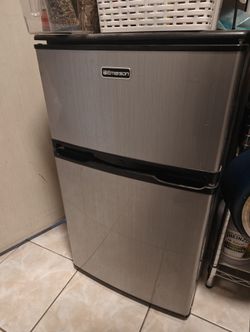 Emerson Mini-Fridge with Freezer 3.1 cu ft