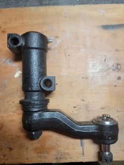 Steering Idler Arm with Idler Arm Bracket