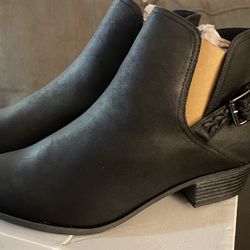 [New/Never Worn] Women’s Size US 10 — Cute Black Booties with short heels