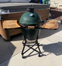 Big green egg like new up for grabs!