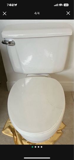 Toilet - White - Inodoro -  Blanco