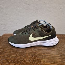 Nike Revolution 6 Athletic Running Shoes 
Men's Size 7Y
