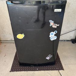 Mini Frigerator “Magic Chef”