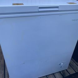 Insignia 5 Cubic feet chest freezer