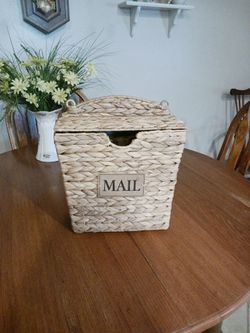 Woven mailbox