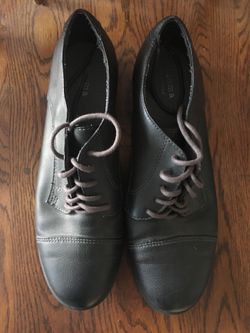 Women’s size 9 shoes