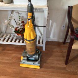 Dyson vacuum cleaner works perfect