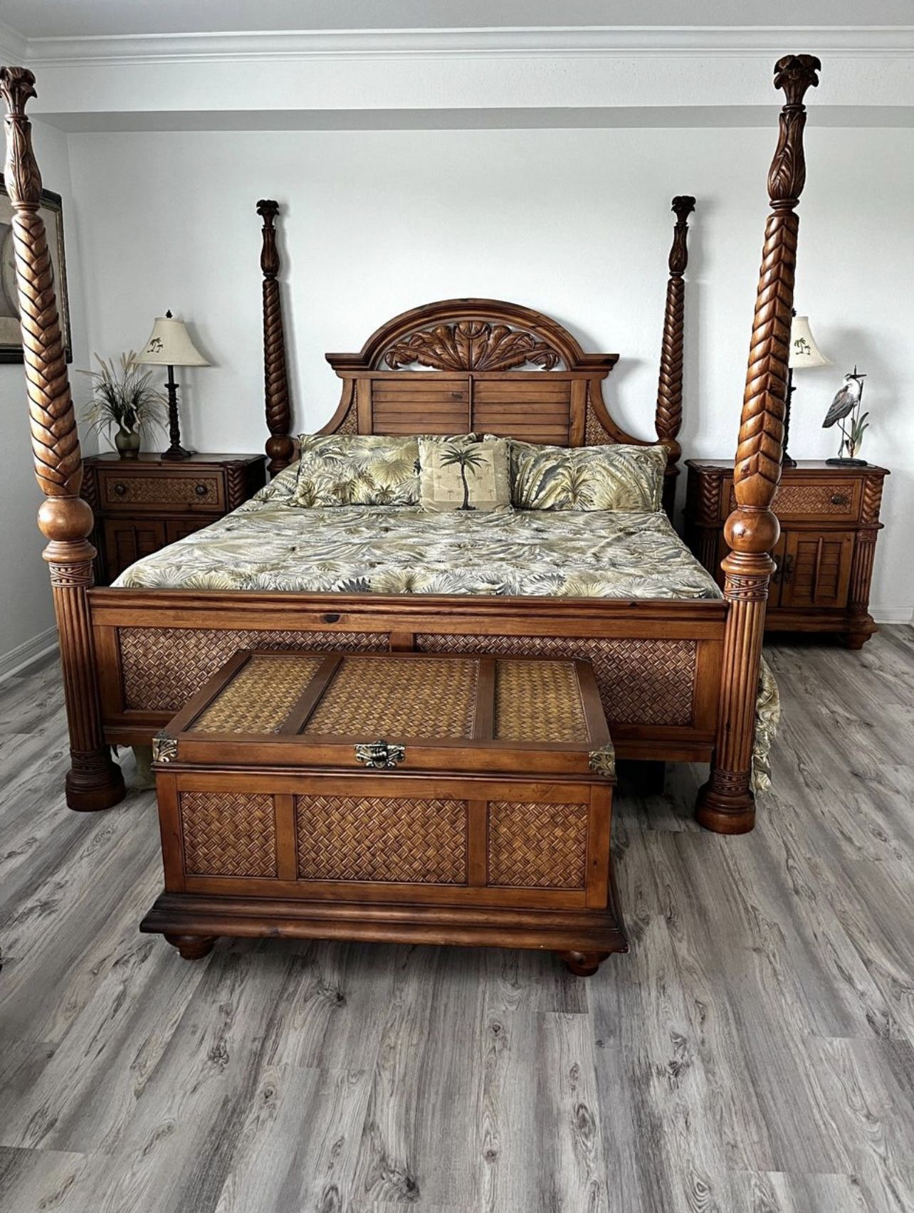 PALM COURT STYLE BEDROOM SET ( Deliver Available)