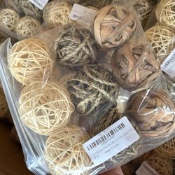 VESPRO Bunny Chew Grass Balls, (8 Pcs) Rolling Chew Toys for Small Animals, Natural Chew Grass Toys