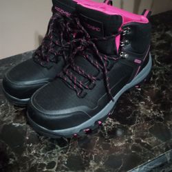 Women's like new steel toe shoes size 8 1/2 waterproof and slip resistant wore 1 time cash only