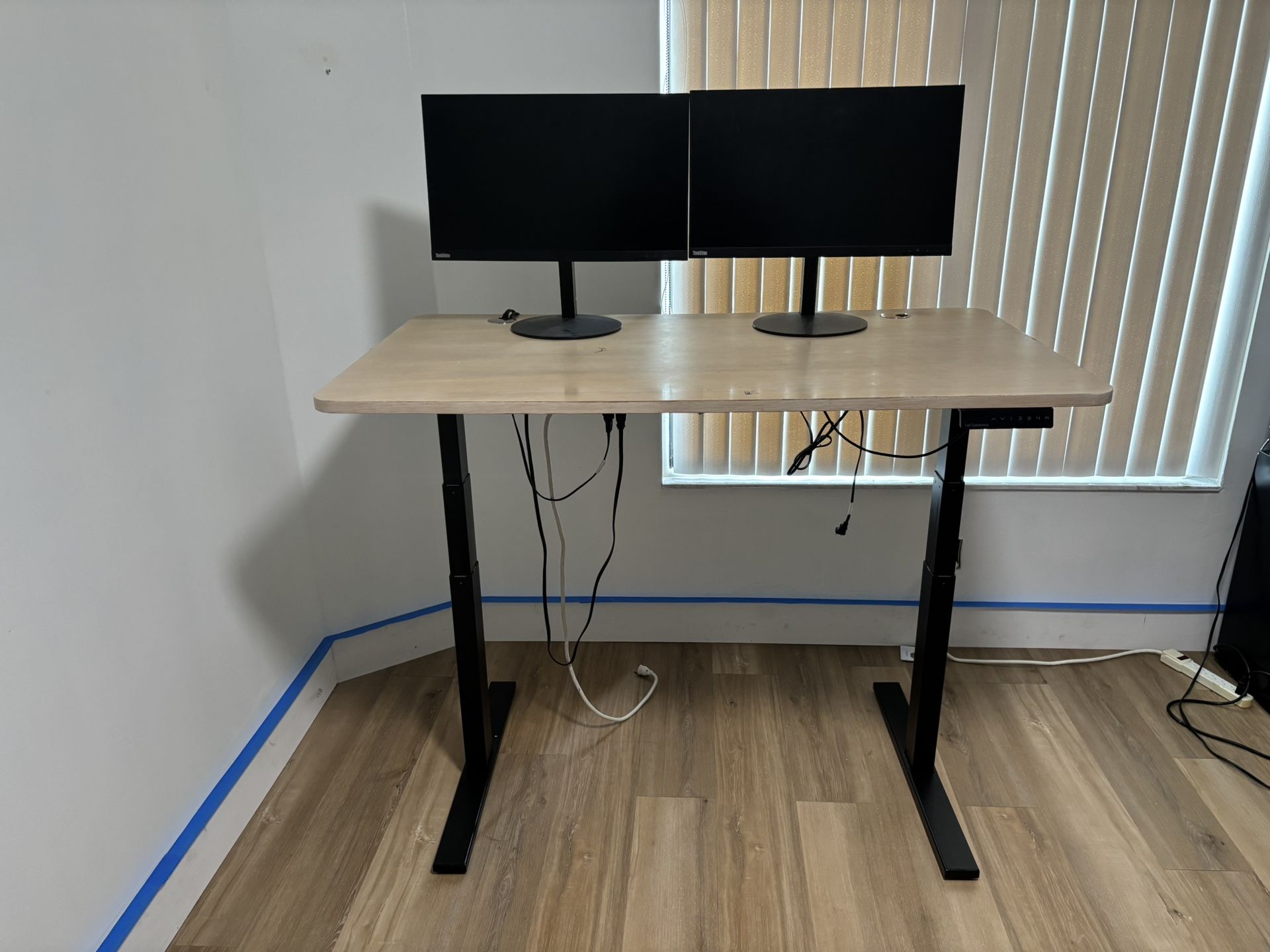 Adjustable Computer Desk And Monitor