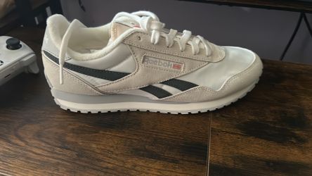 Women’s Size 10 Reeboks