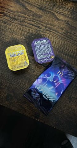 McDonald’s Kpop Demon Hunters HUNTR/X Demon Sauce Hunter Sauce with sealed card pack
