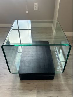 Modern Bent Glass End Table – Heavy Tempered Glass & Wood Base