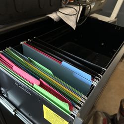 4-Drawer Filing Cabinet 