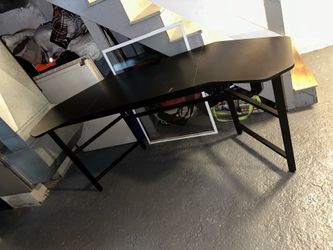 Gaming desk