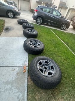 Jeep Gladiator Sport OEM Wheels & Tires – 245/75R17 – Only 1,000 Miles