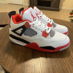 Nike Retro 4 Men’s Size 9.5 (New)