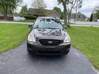 2010 kia Rondon /LX Wagon