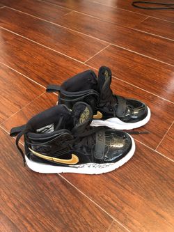 Nike toddler shoes 11c