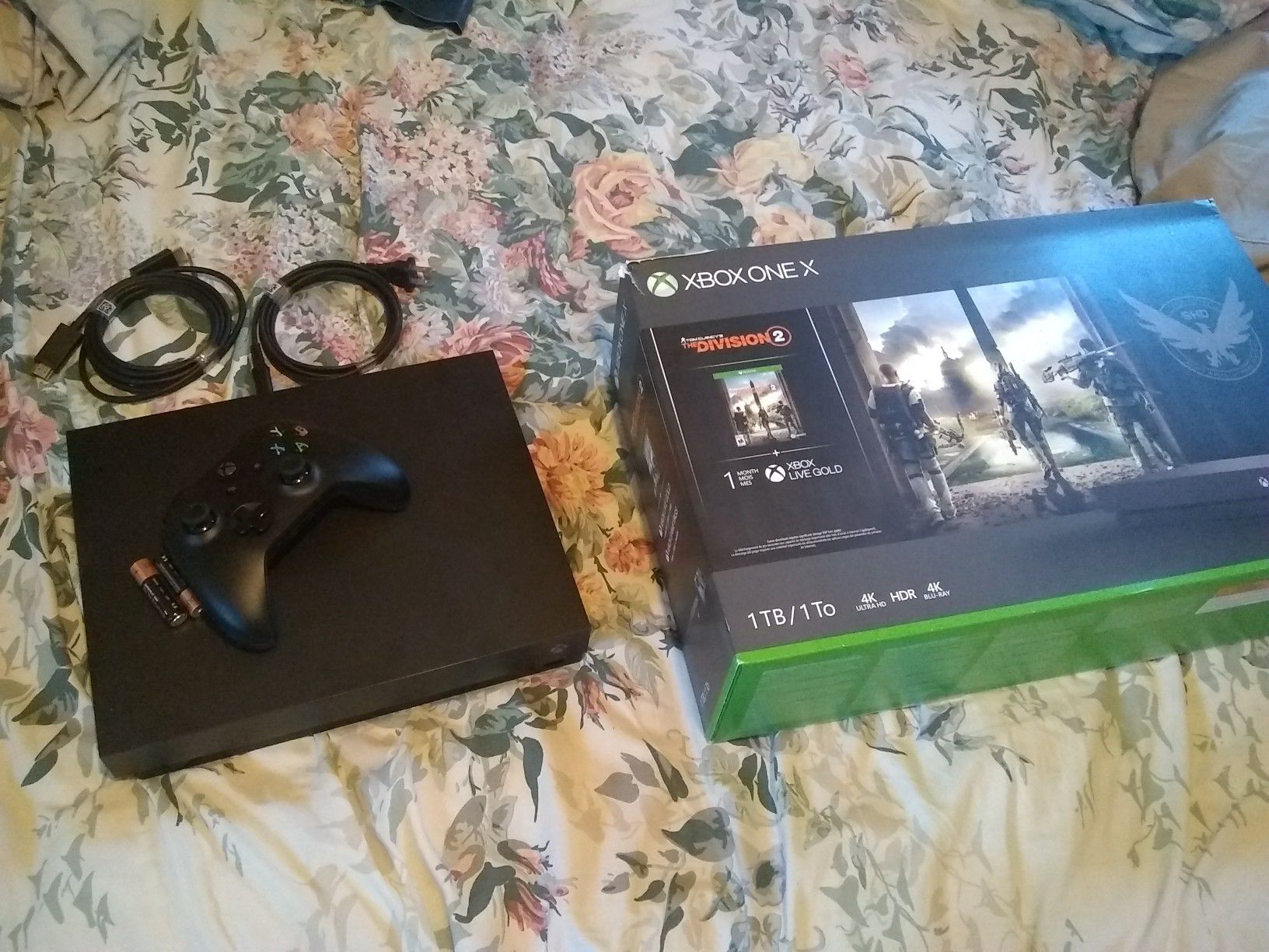 Xbox one x 1tb bundle with Tom Clancy's Division 2