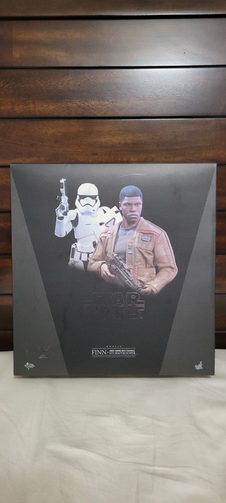 Hot Toys MMS346 Finn and First Order Riot Control Stormtrooper