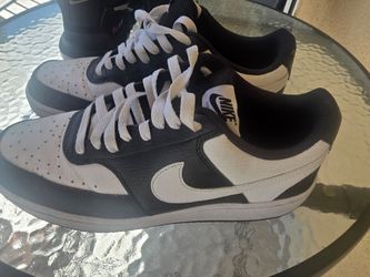 Nike Low-Top Sneakers Black and White
