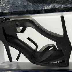 Black high heels size 10 fits size 11