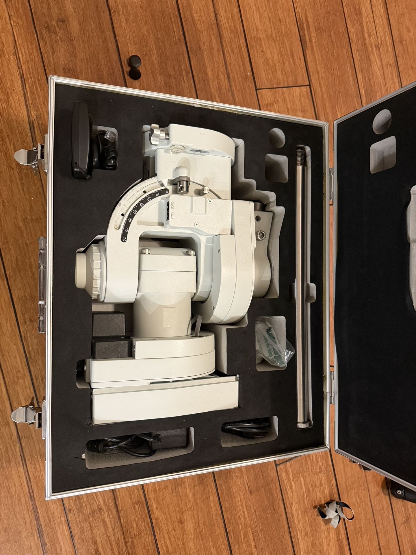 ioptron CEM60 Telescope Mount With Tripod And Case