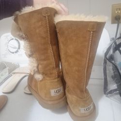 Uggs size 6
