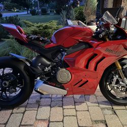 2023 Ducati Panigale V4S