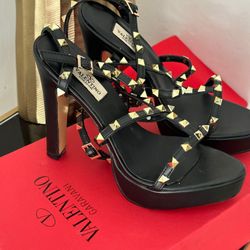 New With Box Valentino Heels Size 7