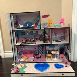 LOL Doll House & Accessories 