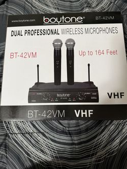 Selling Dual Profesional Wireless Microphone Asking $100