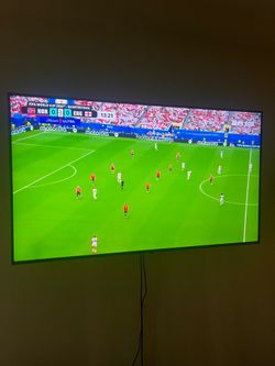 LG 65” 4K Smart TV w/ Wall Mount and TV Organizer - Great Condition!